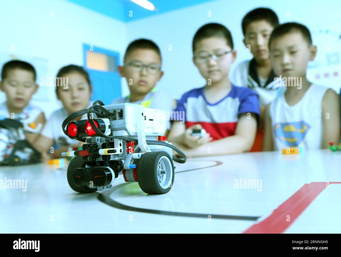 アン 170714) -- QINGDAO, July 14, 2017 -- Maker Diao Yimin (2nd R