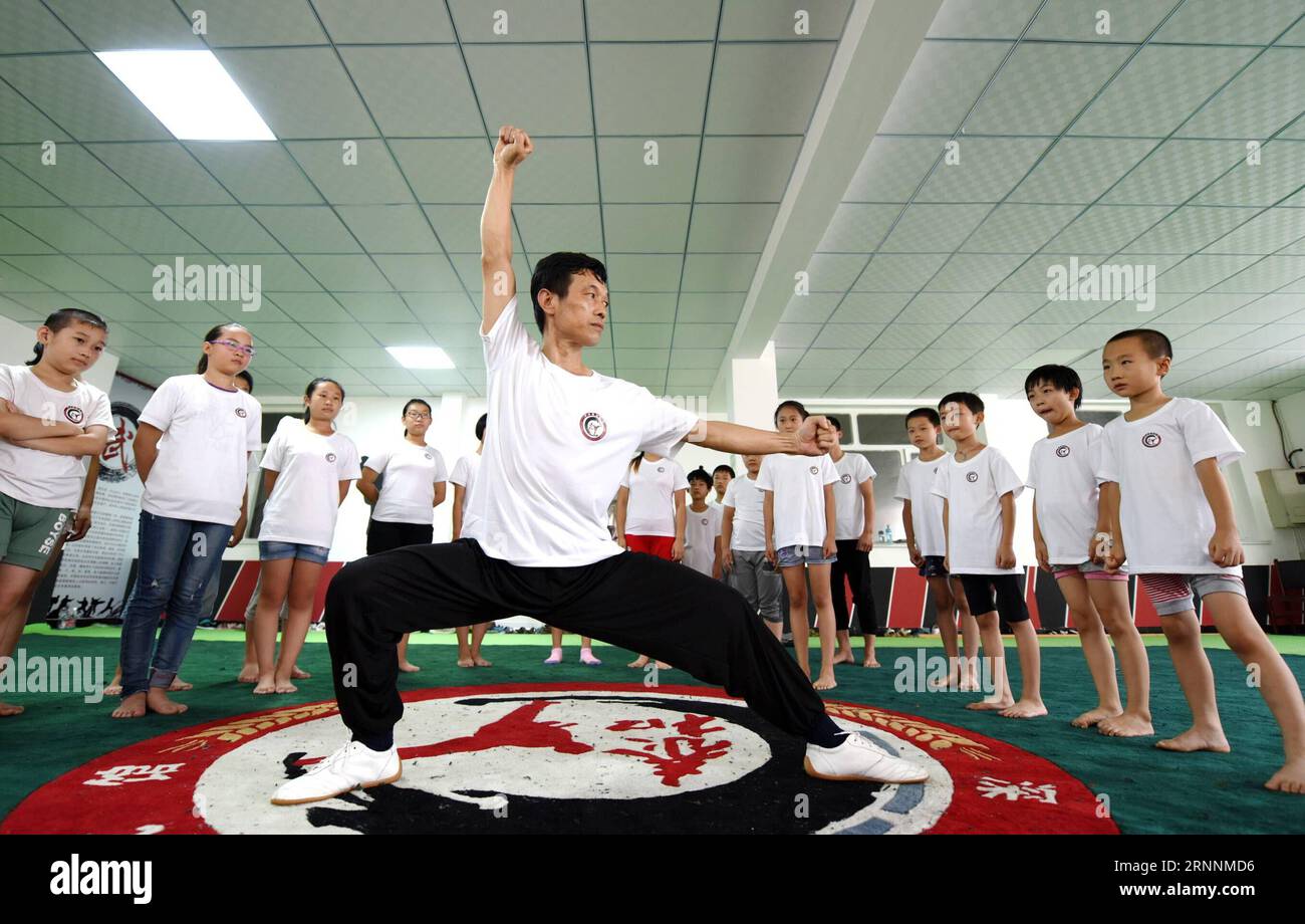 170721) -- HENGSHUI, July 21, 2017 -- A trainer demonstrates as