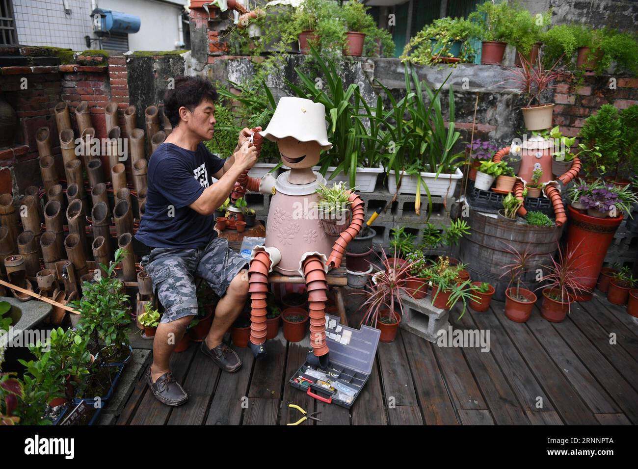 170725) -- YUNLIN, July 25, 2017 -- Installation artist Chen