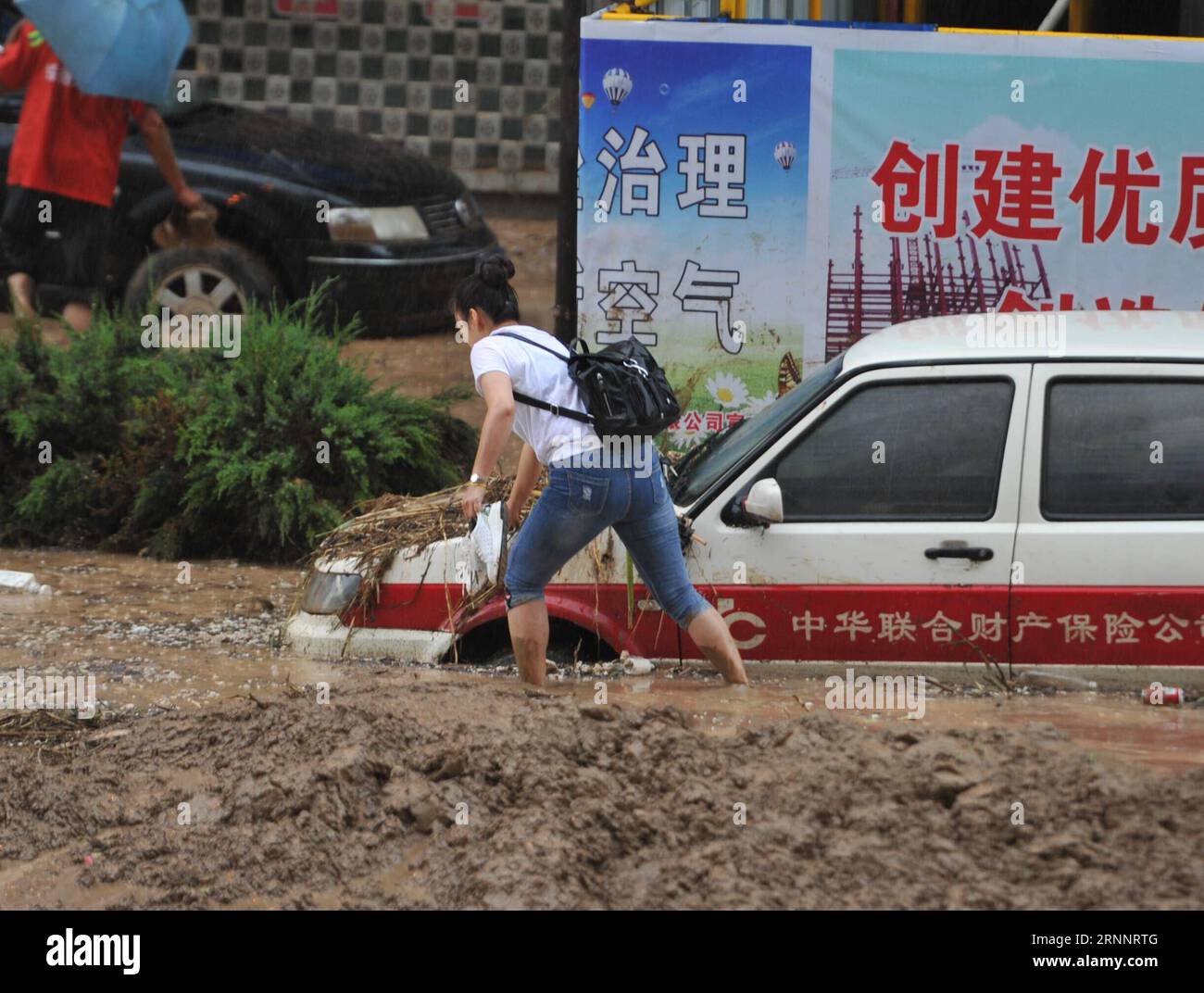 (170727) -- YULIN, July 27, 2017 -- A girl wades in the mud in Suide County of Yulin City, northwest China s Shaanxi Province, July 27, 2017. Torrential rain has battered the city of Yulin since Tuesday evening. In the worst-hit Suide and Zizhou counties, precipitation from 8 a.m. Tuesday to 7 a.m. Wednesday exceeded 200 millimeters, according to the provincial flood control headquarters. ) (zx) CHINA-SHAANXI-FLOODS (CN) ZhangxBowen PUBLICATIONxNOTxINxCHN   Yulin July 27 2017 a Girl Wade in The Mud in suide County of Yulin City Northwest China S Shaanxi Province July 27 2017 torrential Rain ha Stock Photo