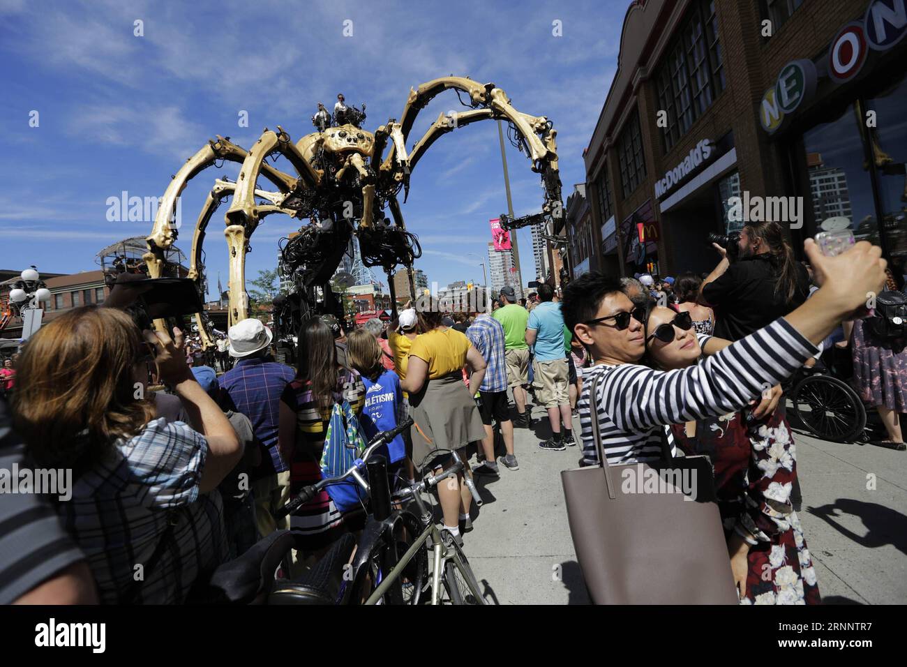 Giant mechanical spider hi-res stock photography and images - Alamy