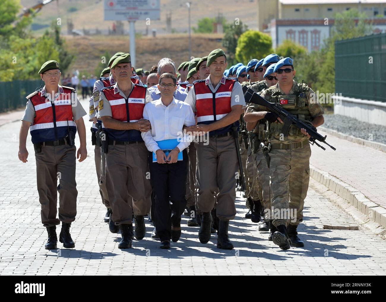 Themen der Woche Bilder des Tages (170801) -- ANKARA, Aug. 1, 2017 -- Defendants escorted by gendarmerie arrive at the court for their trial in Sincan district, Ankara, capital of Turkey, on Aug. 1, 2017. A key trial over Turkey s coup attempt last year started under heavy security measures in Ankara on Tuesday, with 486 suspects accused of masterminding the coup facing justice. )(rh) TURKEY-ANKARA-COUP-SUSPECTS-TRIAL MustafaxKaya PUBLICATIONxNOTxINxCHN   Topics the Week Images the Day  Ankara Aug 1 2017 defendants Escorted by Gendarmerie Arrive AT The Court for their Trial in  District Ankara Stock Photo