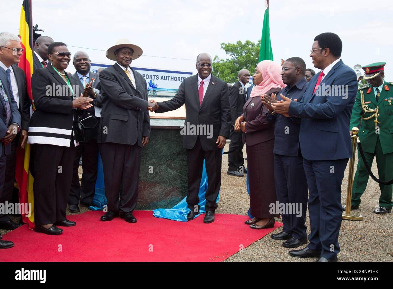 (170806) -- ARUSHA, Aug. 6, 2017 -- Tanzanian President John Magufuli (R, Center) and his Ugandan counterpart Yoweri Museveni(L,Center) lay the foundation stone for the construction of a crude oil pipeline from Hoima in Uganda to Tanzania s Indian Ocean seaport of Tanga in Tanga, Tanzania, Aug. 5, 2017. ) (yk) TANZANIA-ARUSHA-OIL PIPELINE-FOUNDATION Stringer PUBLICATIONxNOTxINxCHN   Arusha Aug 6 2017 Tanzanian President John Magufuli r Center and His Ugandan Part Yoweri Museveni Veni l Center Lay The Foundation Stone for The Construction of a Crude Oil Pipeline from  in Uganda to Tanzania S In Stock Photo