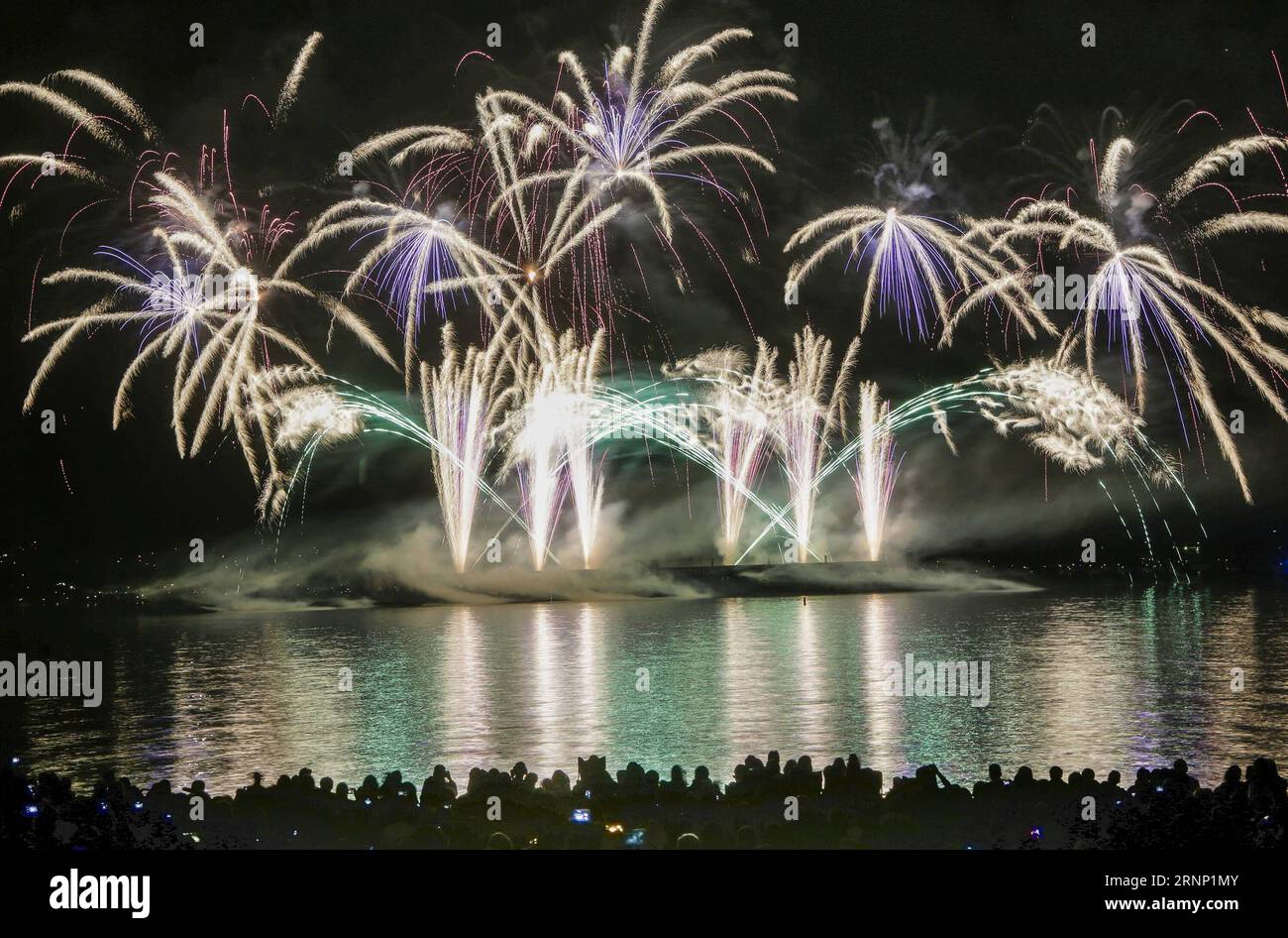 (170806) -- VANCOUVER, Aug. 6, 2017 -- Team Canada displays its fireworks during the 27th annual Celebration of Light at English Bay in Vancouver, Canada, Aug. 5, 2017. )(yk) CANADA-VANCOUVER-FIREWORKS LiangxSen PUBLICATIONxNOTxINxCHN   Vancouver Aug 6 2017 Team Canada Displays its Fireworks during The 27th Annual Celebration of Light AT English Bay in Vancouver Canada Aug 5 2017 YK Canada Vancouver Fireworks LiangxSen PUBLICATIONxNOTxINxCHN Stock Photo