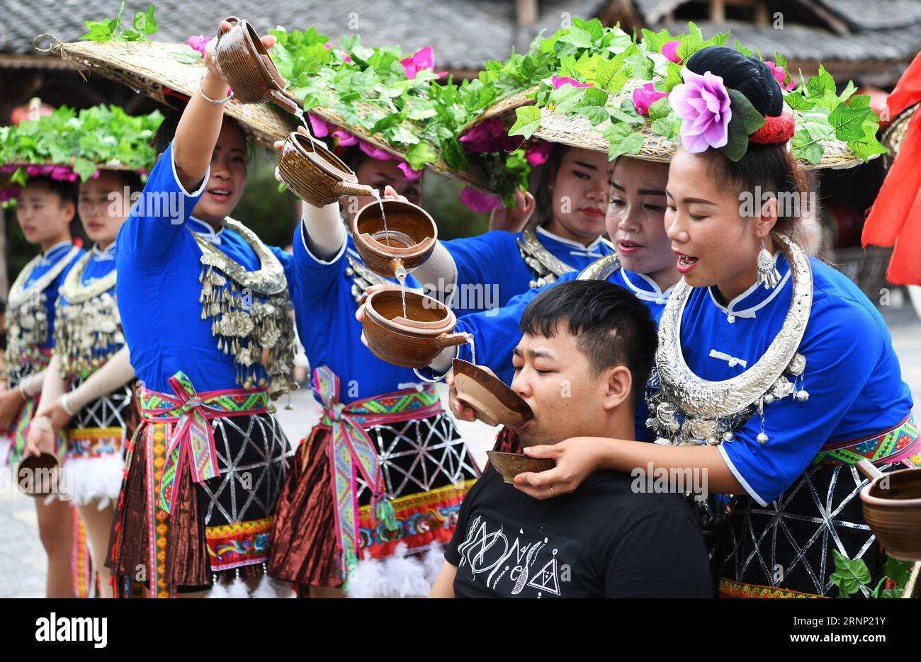170807) -- WULONG, Aug. 7, 2017 -- Tourists play the bamboo dance