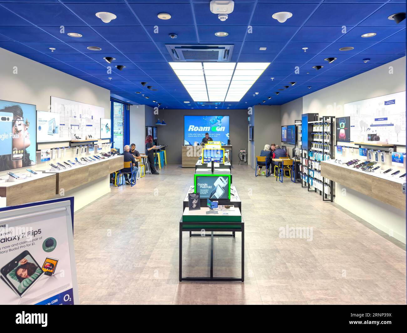 Mobile phone shop interior hi-res stock photography and images - Alamy