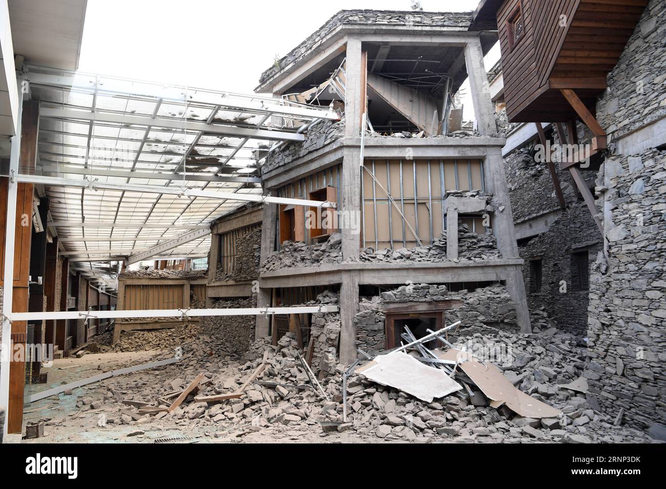 9 0 magnitude earthquake hi-res stock photography and images