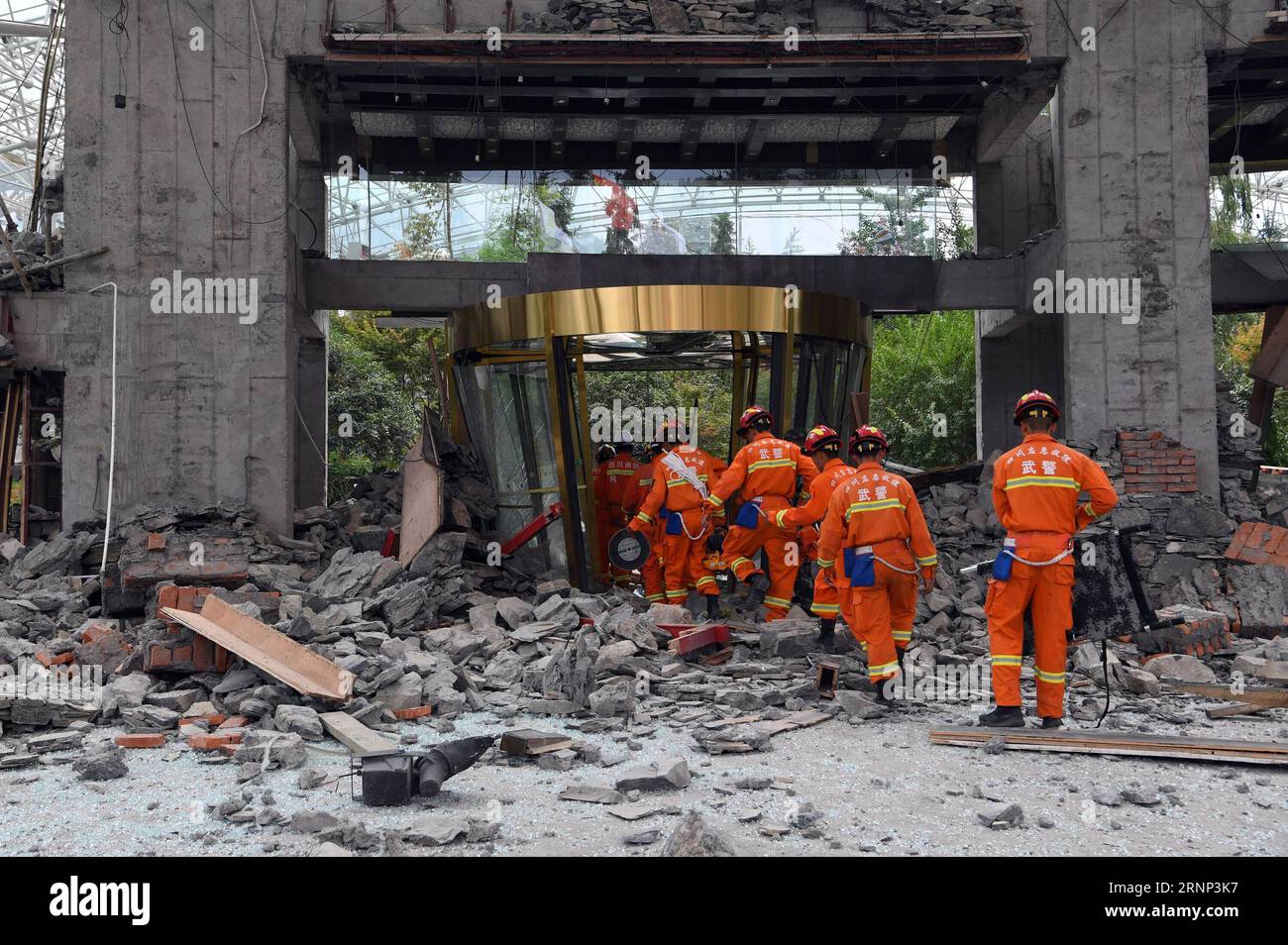 170809) -- JIUZHAIGOU, Aug. 9, 2017 -- Rescuers work at the