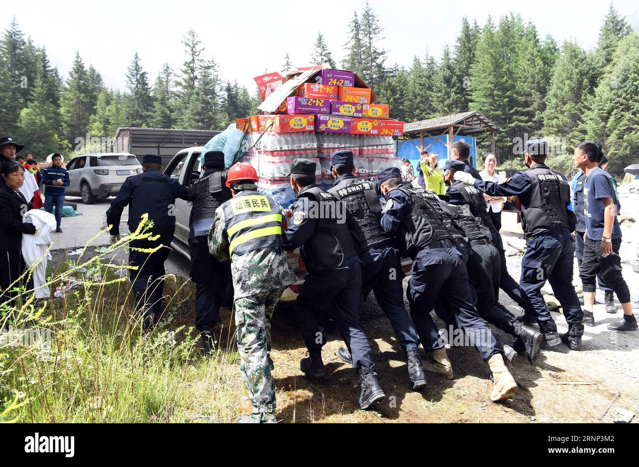 170809) -- JIUZHAIGOU, Aug. 9, 2017 -- Rescuers work at the
