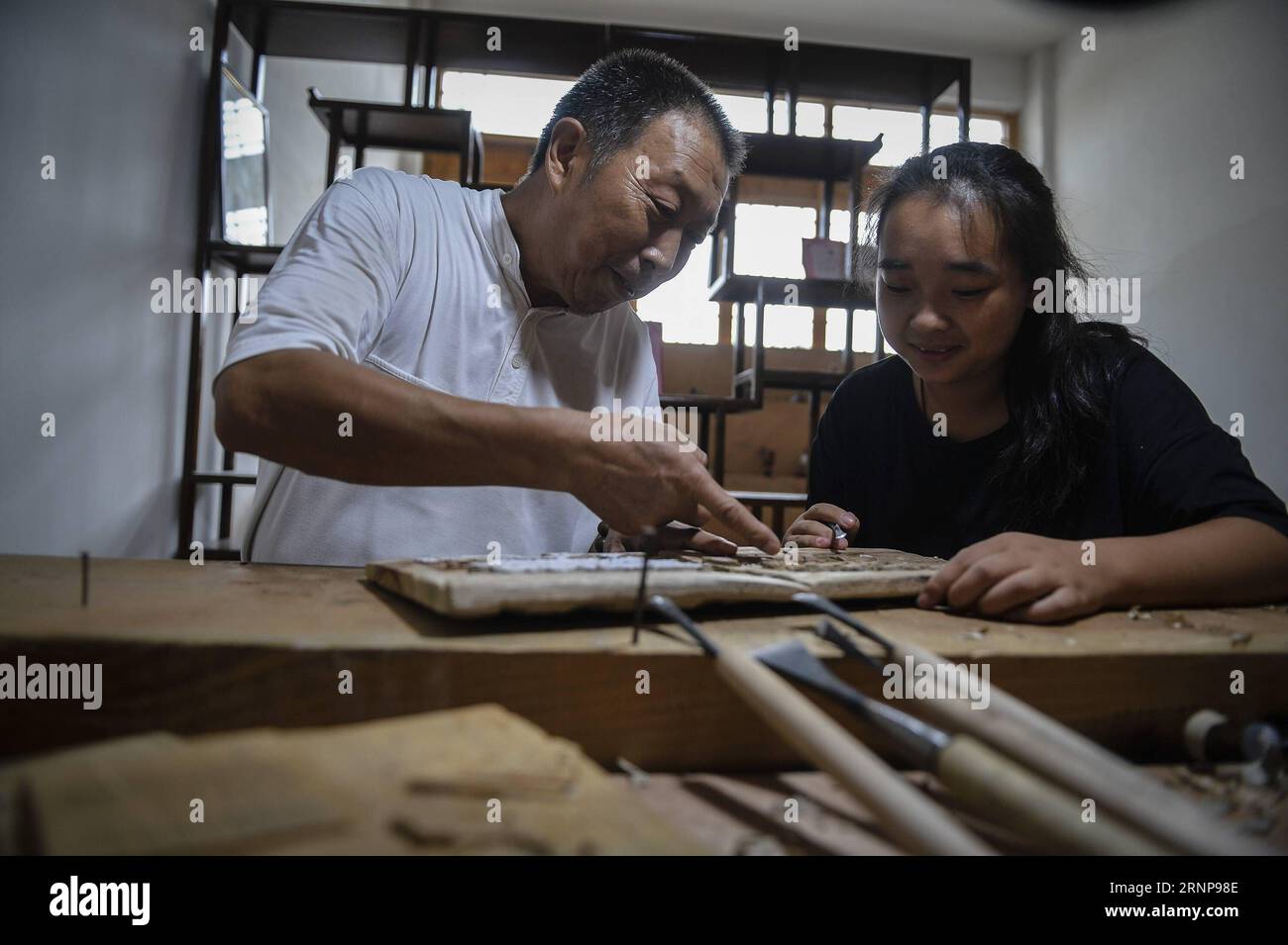 170817) -- TAIZHOU, Aug. 17, 2017 -- Shuai Chunyan, a successor of