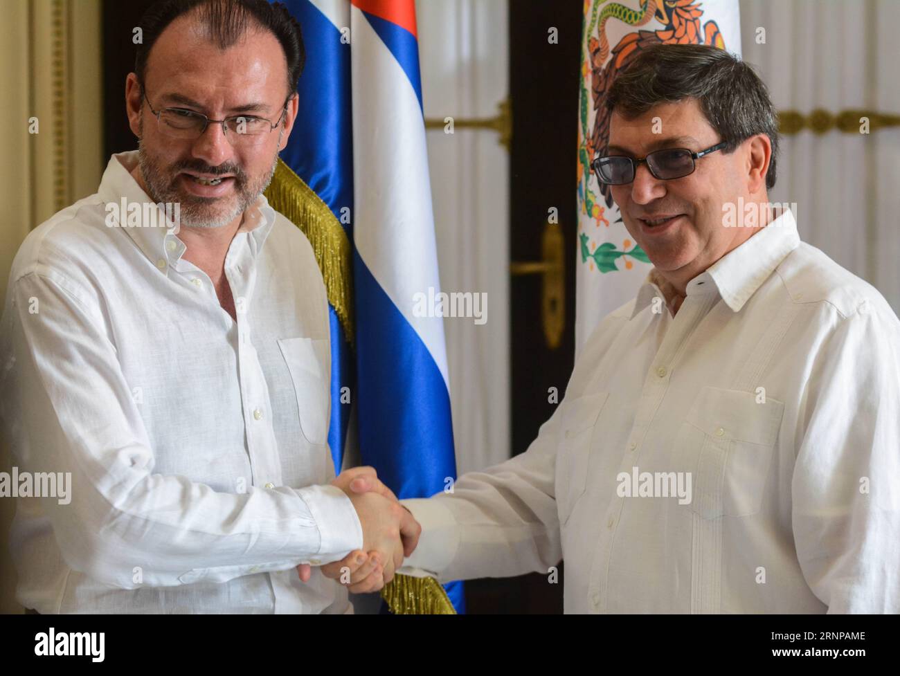 (170819) -- HAVANA, Aug. 19, 2017 -- Cuba s Foreign Minister Bruno Rodriguez(R) shakes hands with his Mexican counterpart Luis Videgaray(L) at the headquarters of the Cuban Foreign Ministry in Havana, Cuba, on Aug. 18, 2017. Joaquin Hernandez) (ma) (da) (yk) CUBA-HAVANA-MEXICO-POLITICS-VISIT e JoaquinxHernandez PUBLICATIONxNOTxINxCHN   Havana Aug 19 2017 Cuba S Foreign Ministers Bruno Rodriguez r Shakes Hands With His MEXICAN Part Luis Videgaray l AT The Headquarters of The Cuban Foreign Ministry in Havana Cuba ON Aug 18 2017 Joaquin Hernandez MA there YK Cuba Havana Mexico POLITICS Visit e Jo Stock Photo