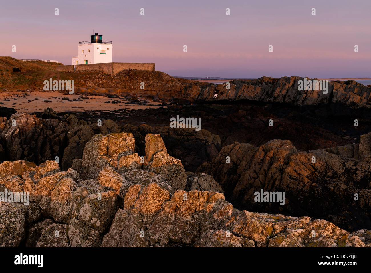 Stag Rock Lighthouse, Budle Bay, Bamburgh, Northumberland, UK Stock Photo