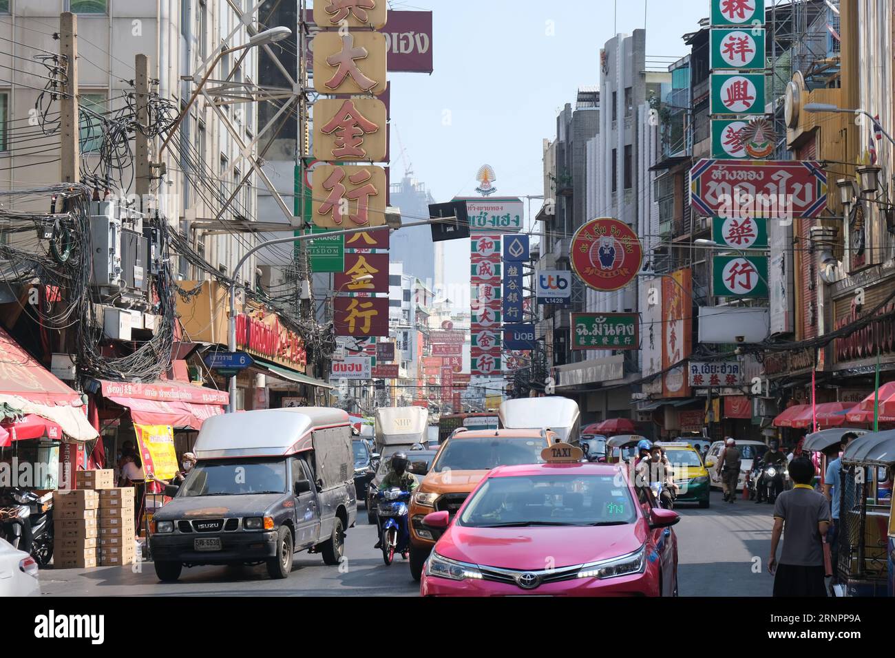 Bustling Yaowarat Road in the heart of Bangkok's Chinatown Stock Photo