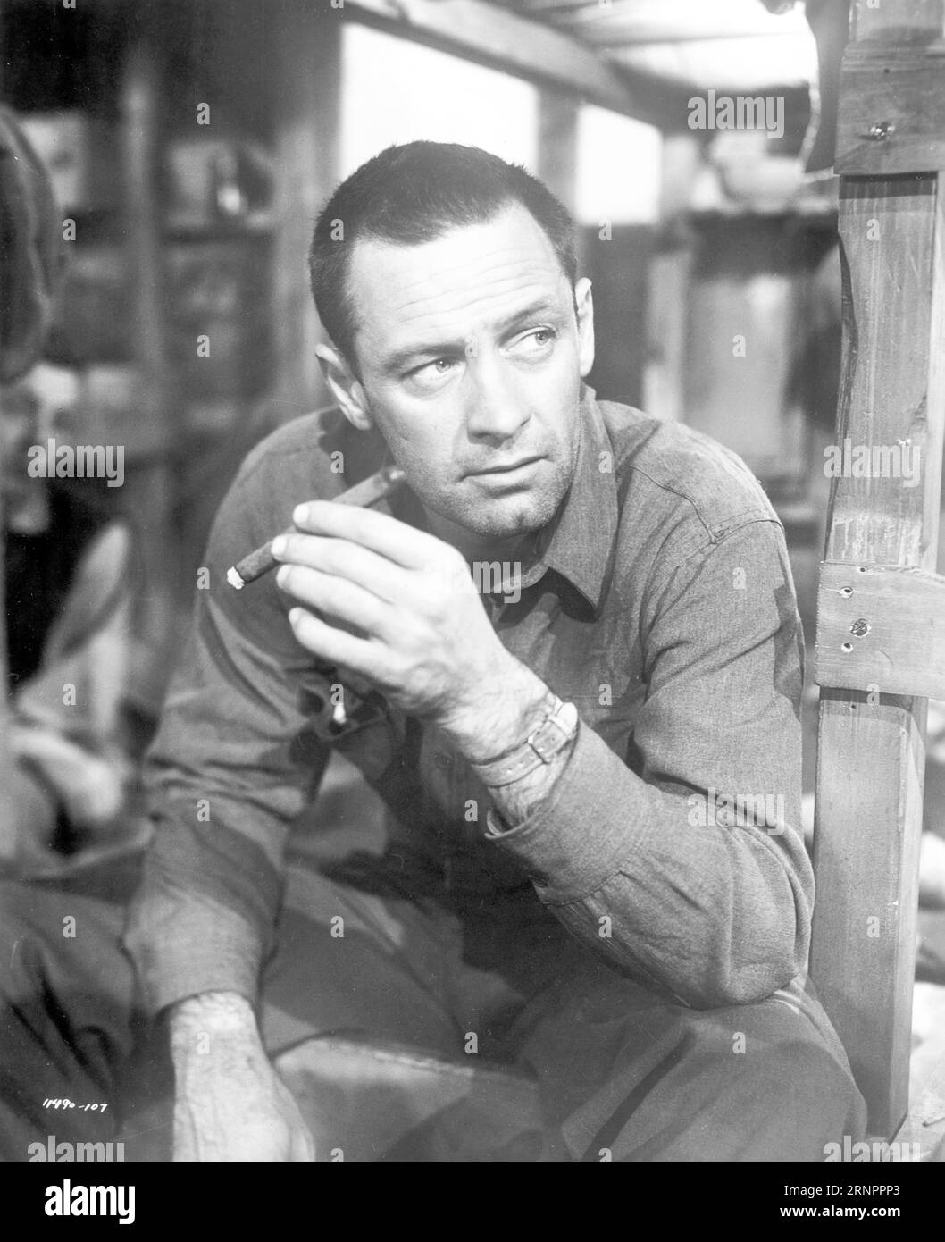 WILLIAM HOLDEN in STALAG 17 (1953), directed by BILLY WILDER. Credit: PARAMOUNT PICTURES / Album Stock Photo