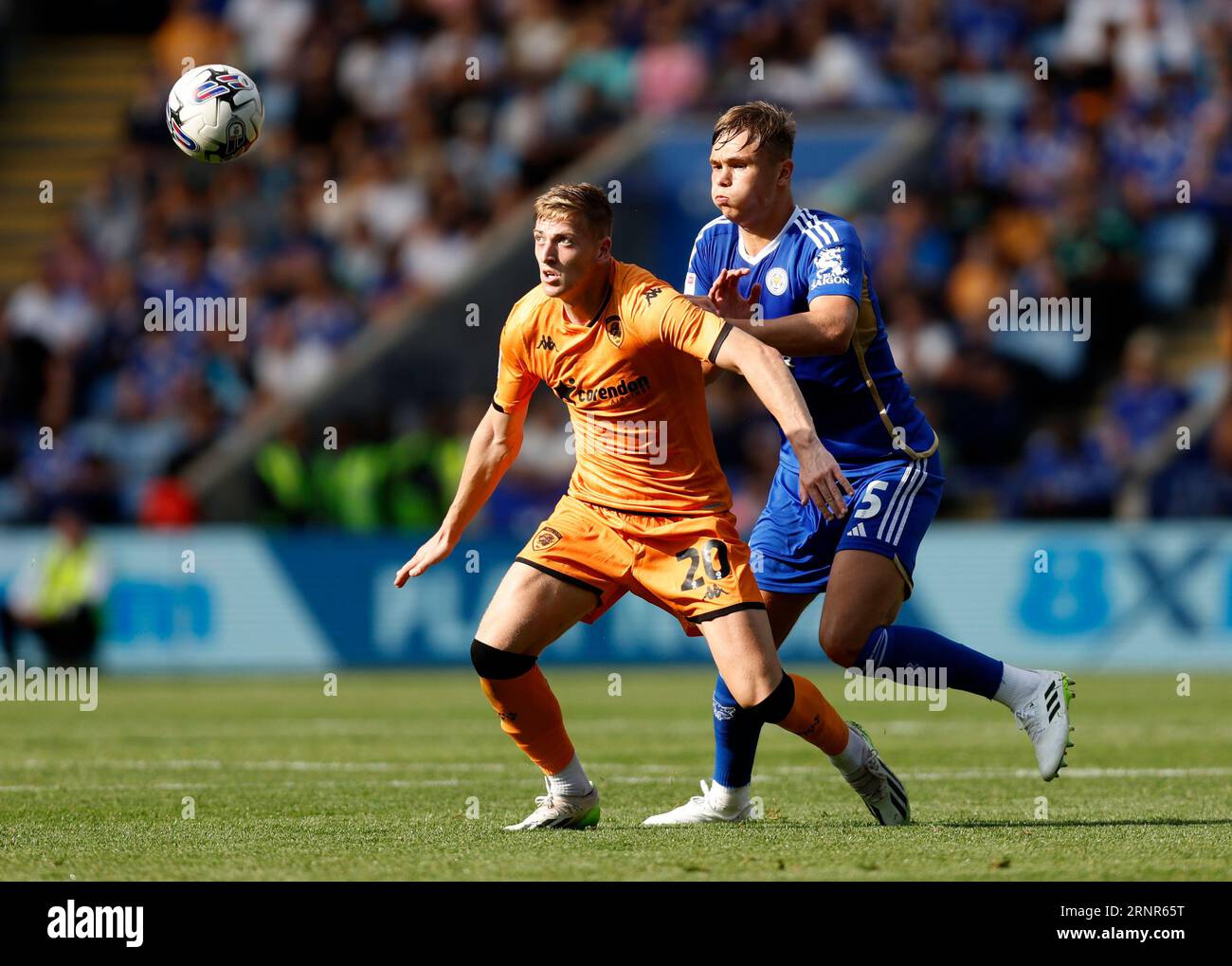 Hull City's Liam Delap (left) and Leicester City's Callum Doyle battle for the ball during the Sky Bet Championship match at the King Power Stadium, Leicester. Picture date: Saturday September 2, 2023. Stock Photo