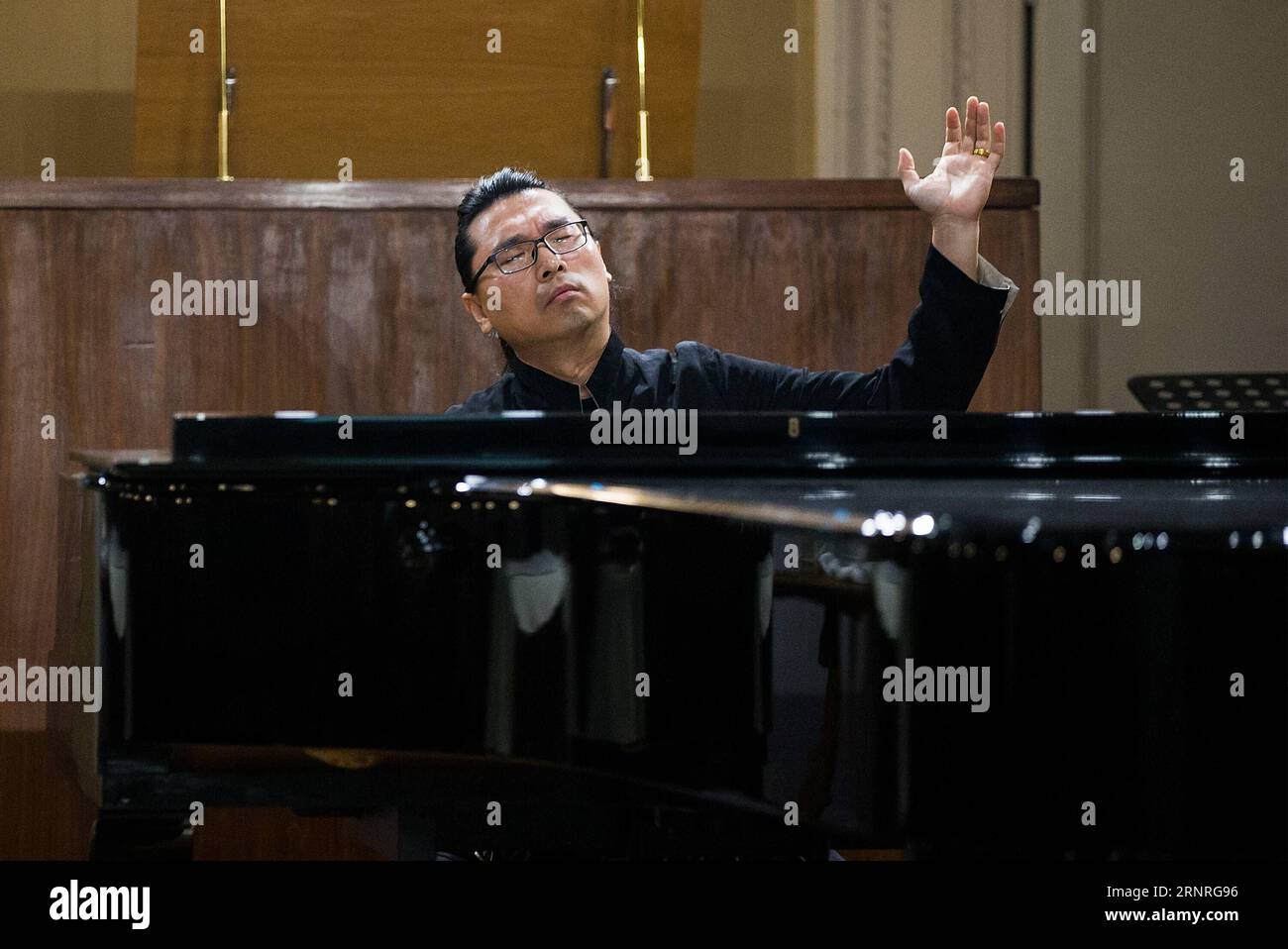(170930) -- ROME, Sept. 30, 2017 -- Chinese pianist Liu Xingchen performs during an activity of introducing ancient Chinese arts at Santa Cecilia Conservatory in Rome, capital of Italy, on Sept. 28, 2017. Italian audiences were treated to the melody of the pipa, or Chinese lute, as played by Chinese contemporary musicians in a theater here decorated with ancient Chinese paintings. ) (yy) ITALY-ROME-CHINESE TRADITIONAL MUSIC AND ART-SHOW jinxyu PUBLICATIONxNOTxINxCHN Stock Photo