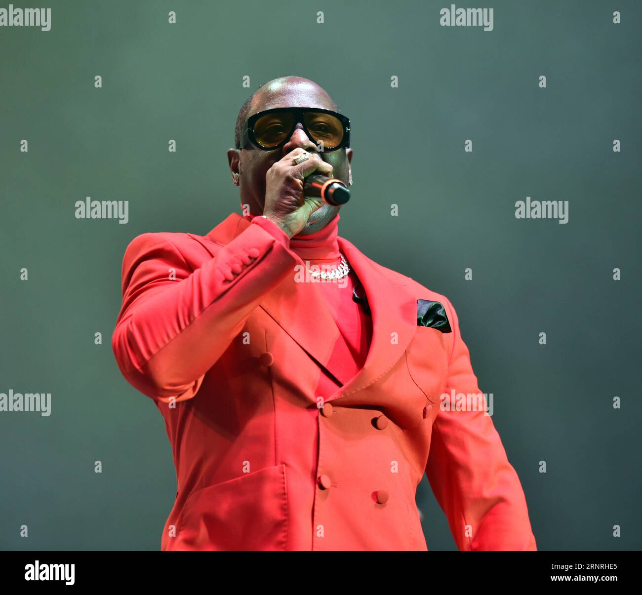 johnny gill old red dress Johnny Gill