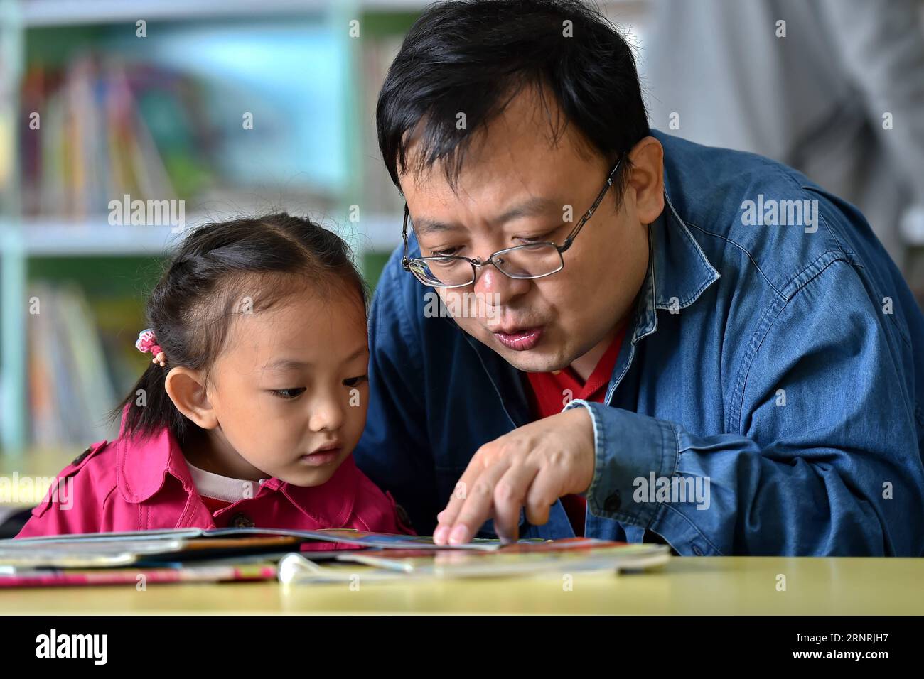 (171004) -- TAIYUAN, Oct. 4, 2017 -- Citizens read books at a library during the holiday for the National Day and the Mid-Autumn Festival at Taiyuan, north China s Shanxi Province, Oct. 4, 2017. This year s Mid-Autumn Festival falls on Oct. 4. Mid-Autumn Festival, the 15th day of the eighth month on China s lunar calendar, is an occasion for family gatherings and well-known as the time to eat mooncakes. )(wsw) CHINA-MID-AUTUMN FESTIVAL-CELEBRATION (CN) CaoxYang PUBLICATIONxNOTxINxCHN Stock Photo