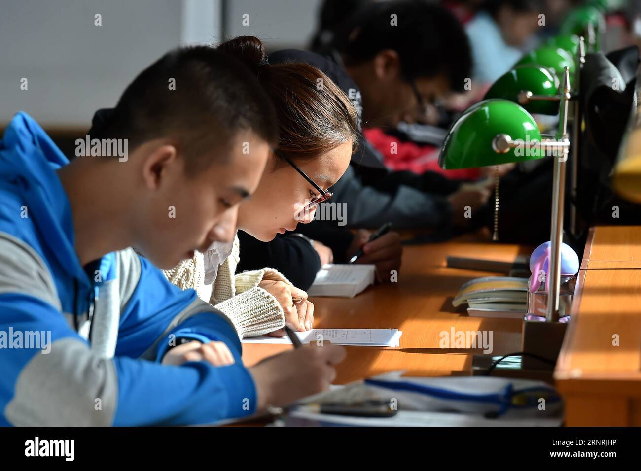 (171004) -- TAIYUAN, Oct. 4, 2017 -- Citizens read books at a library during the holiday for the National Day and the Mid-Autumn Festival in Taiyuan, north China s Shanxi Province, Oct. 4, 2017. This year s Mid-Autumn Festival falls on Oct. 4. Mid-Autumn Festival, the 15th day of the eighth month on China s lunar calendar, is an occasion for family gatherings and well-known as the time to eat mooncakes. )(wsw) CHINA-MID-AUTUMN FESTIVAL-CELEBRATION (CN) CaoxYang PUBLICATIONxNOTxINxCHN Stock Photo