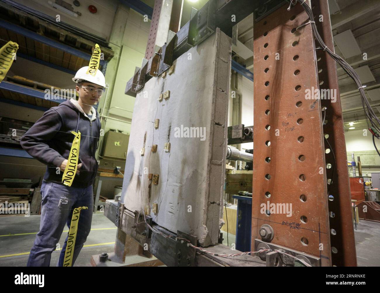 Edcw (171011) -- VANCOUVER, Oct. 11, 2017 -- A researcher checks on a ...