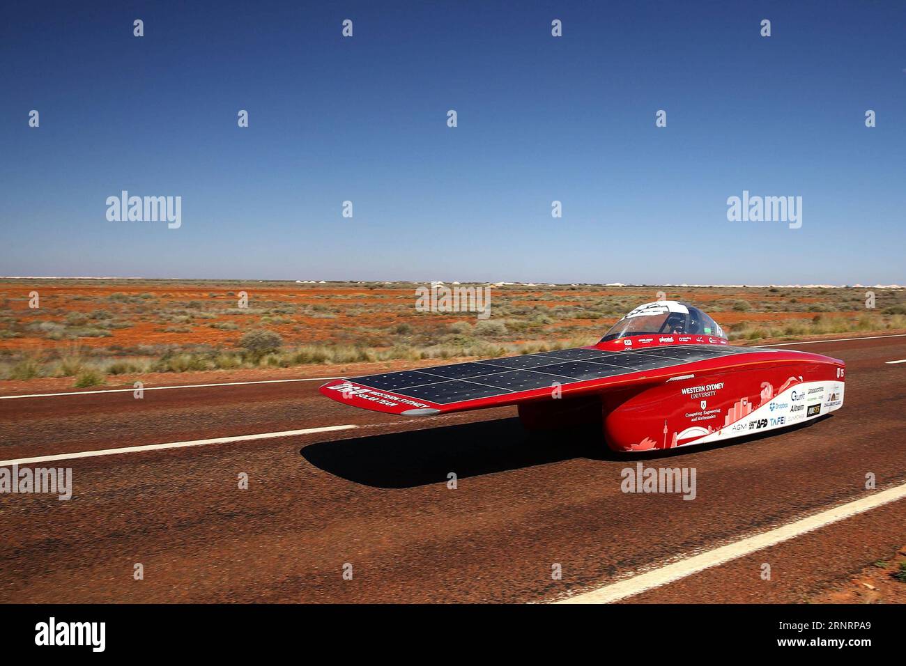 Bilder des Tages (171012) -- CANBERRA, Oct. 12, 2017 -- Western Sydney University Solar Team vehicle Unlimited 2.0 from Australia races between Marla Bora and Coober Pedy, South Australia, during the hallenge on Oct. 12, 2017. hallenge) (SP)AUSTRALIA-CANBERRA-2017 WORLD SOLAR CHALLENGE 2017xBridgestonexWorldxSolarxC PUBLICATIONxNOTxINxCHN Stock Photo