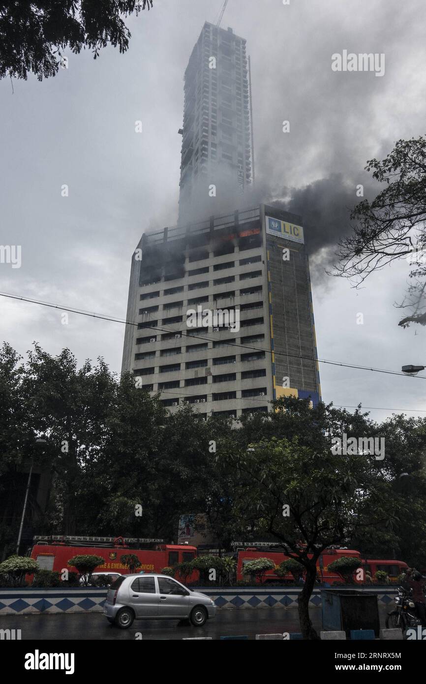 (171019) -- KOLKATA, Oct. 19, 2017 -- Smoke rises from a commercial building where a fire brke out in central Kolkata, India, Oct. 19, 2017. A major fire broke out at a highrise office building in the eastern Indian city of Kolkata on Thursday, officials said. ) (srb) INDIA-KOLKATA-FIRE ACCIDENT TumpaxMondal PUBLICATIONxNOTxINxCHN Stock Photo