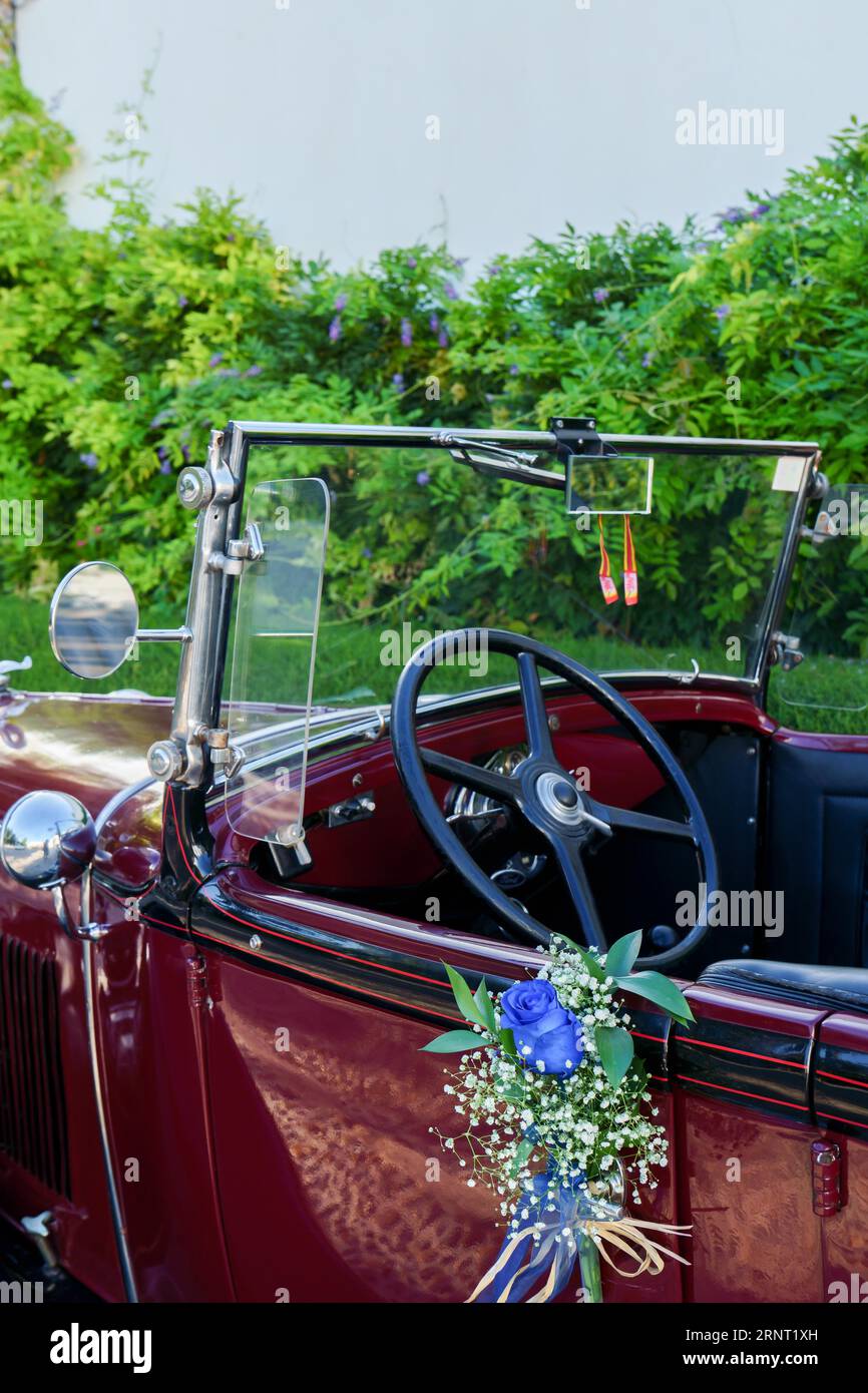 Car decorated with flowers hi-res stock photography and images - Alamy