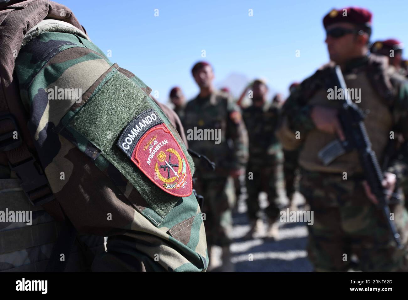 (171031) -- KABUL, Oct. 31, 2017 -- A commando soldier waits to receive an inspection at Morehead Commando Training Center, near Kabul, Afghanistan, on Oct. 25, 2017. A total of 830 commandos after completion of a 14-week training course were commissioned to Afghan National Army (ANA) recently. ) (psw) AFGHANISTAN-KABUL-MOREHEAD COMMANDO TRAINING CENTER DaixHe PUBLICATIONxNOTxINxCHN Stock Photo
