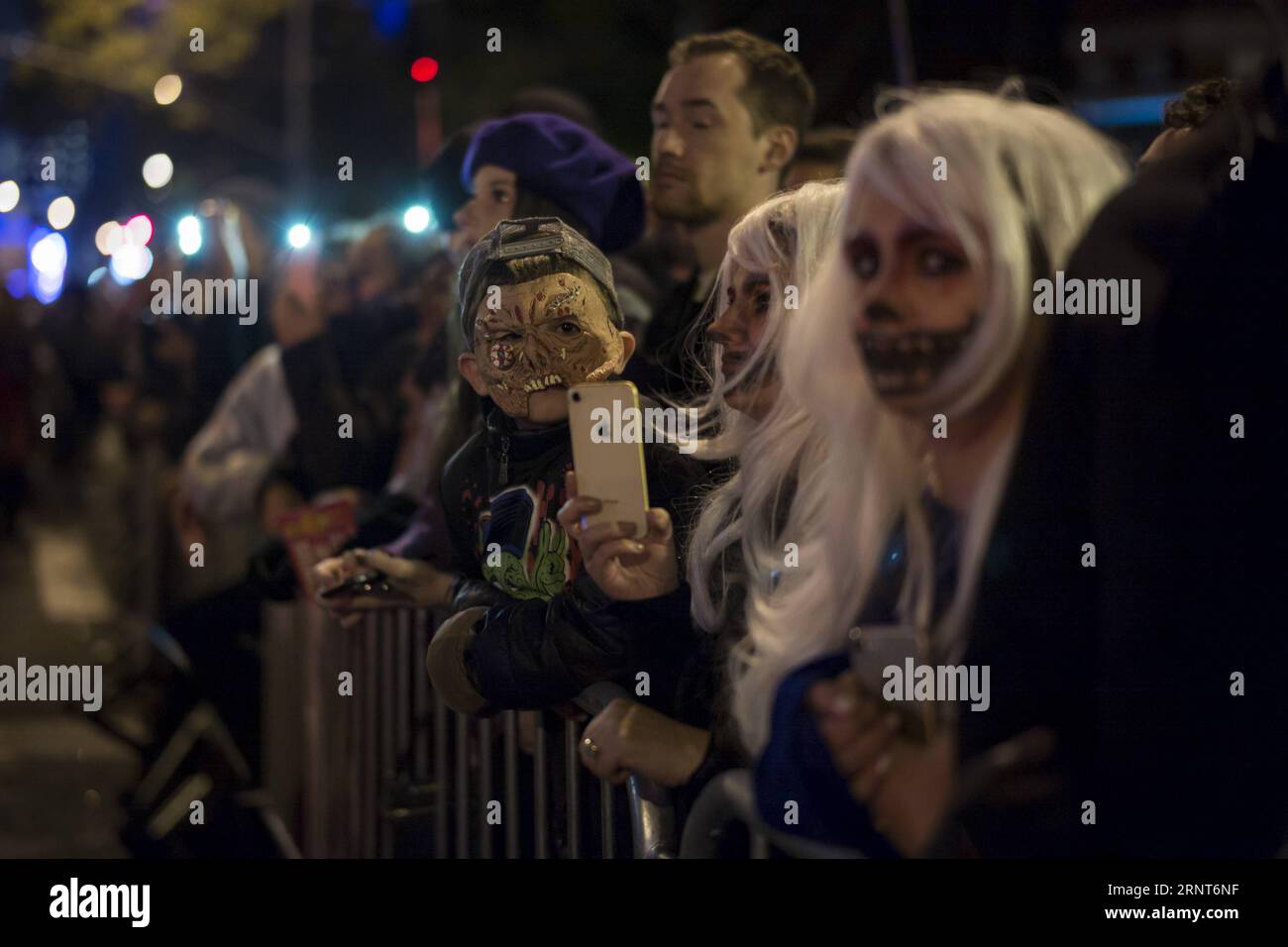 (171101) -- NEW YORK, Nov. 1, 2017 -- People watch the annual Halloween parade in Manhattan, New York City, the United States, Oct. 31, 2017. ) (psw) U.S.-NEW YORK-HALLOWEEN PARADE LixMuzi PUBLICATIONxNOTxINxCHN Stock Photo