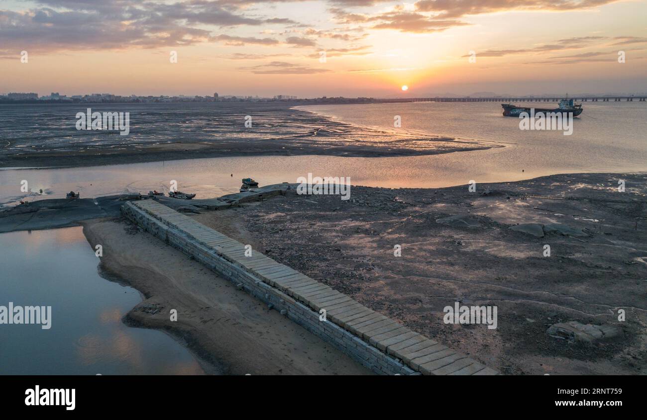 (171101) -- SHISHI, Nov. 1, 2017 -- Photo taken on Nov. 1, 2017 shows the sunset at ancient port of Shihu in Shishi, southeast China s Fujian Province. ) (zkr) CHINA-FUJIAN-SUNSET SCENERY (CN) SongxWeiwei PUBLICATIONxNOTxINxCHN Stock Photo