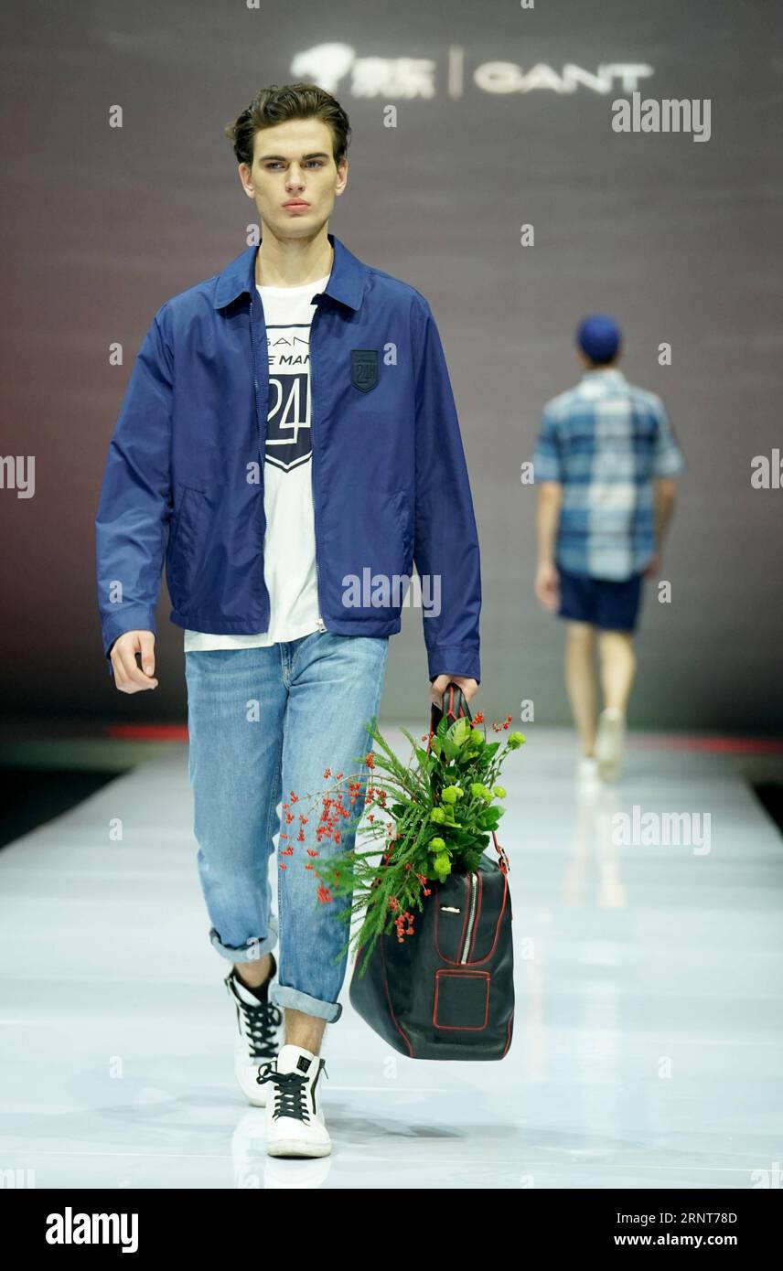 171101) -- BEIJING, Nov. 1, 2017 -- A model presents a creation of GANT  during China Fashion Week Spring/Summer 2018 in Beijing, capital of China,  Nov. 1, 2017. ) (xzy) CHINA-BEIJING-FASHION WEEK-GANT (