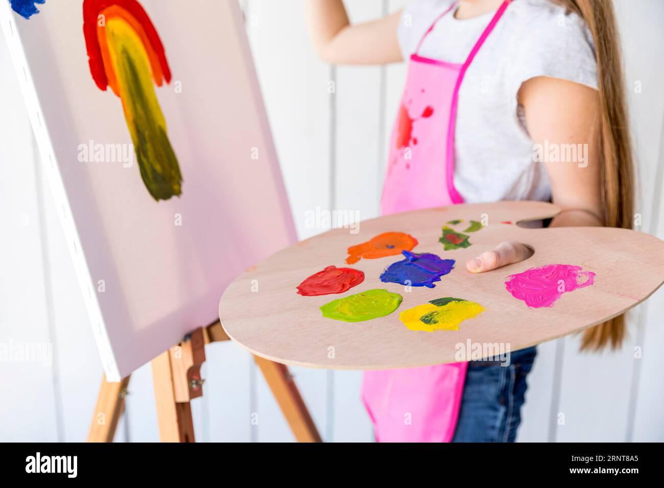 Girl painting canvas hi-res stock photography and images - Alamy