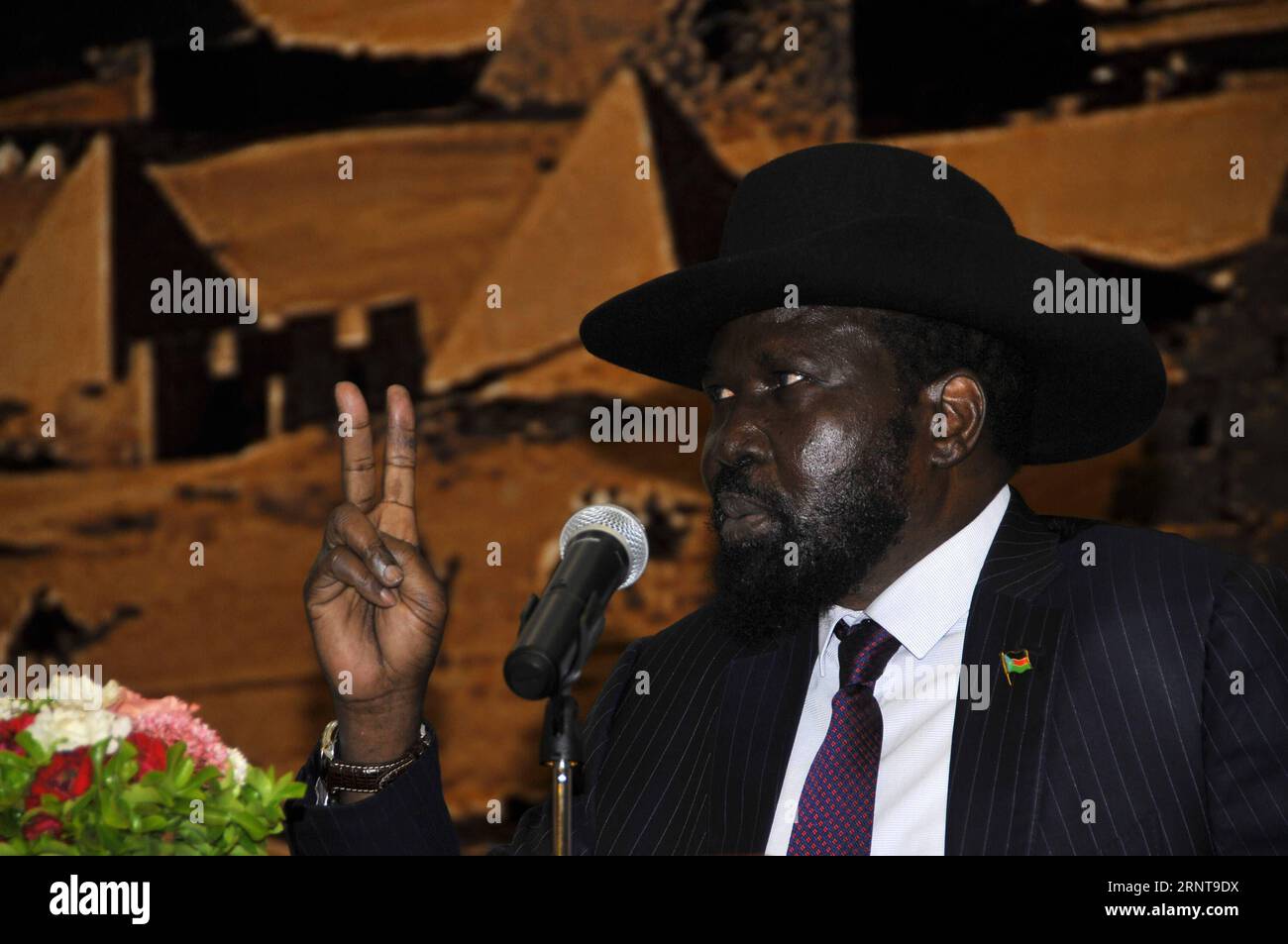 (171102) -- KHARTOUM, Nov. 2, 2017 -- South Sudanese President Salva Kiir Mayardit addresses a press conference in Khartoum, capital of Sudan, on Nov. 2, 2017. South Sudanese President Salva Kiir Mayardit on Thursday denied accusation against his country of supporting armed groups in Sudan. ) SUDAN-KHARTOUM-SOUTH SUDAN-SUDAN S ARMED OPPOSITION-SUPPORT-DENYING MohamedxKhidir PUBLICATIONxNOTxINxCHN Stock Photo