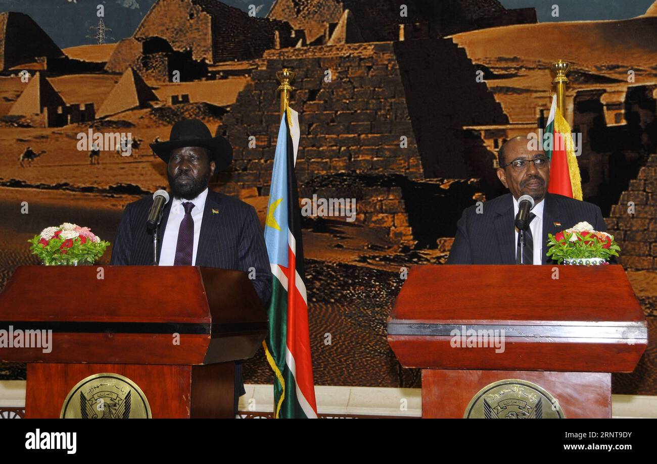 (171102) -- KHARTOUM, Nov. 2, 2017 -- Sudanese President Omar al-Bashir (R) and South Sudanese President Salva Kiir Mayardit attend a press conference in Khartoum, capital of Sudan, on Nov. 2, 2017. South Sudanese President Salva Kiir Mayardit on Thursday denied accusation against his country of supporting armed groups in Sudan. ) SUDAN-KHARTOUM-SOUTH SUDAN-SUDAN S ARMED OPPOSITION-SUPPORT-DENYING MohamedxKhidir PUBLICATIONxNOTxINxCHN Stock Photo
