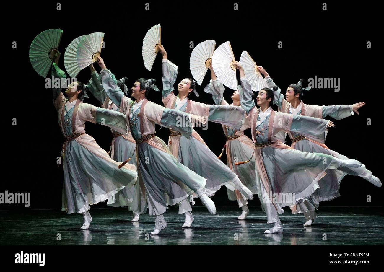 Chinese classical dance hi-res stock photography and images - Alamy