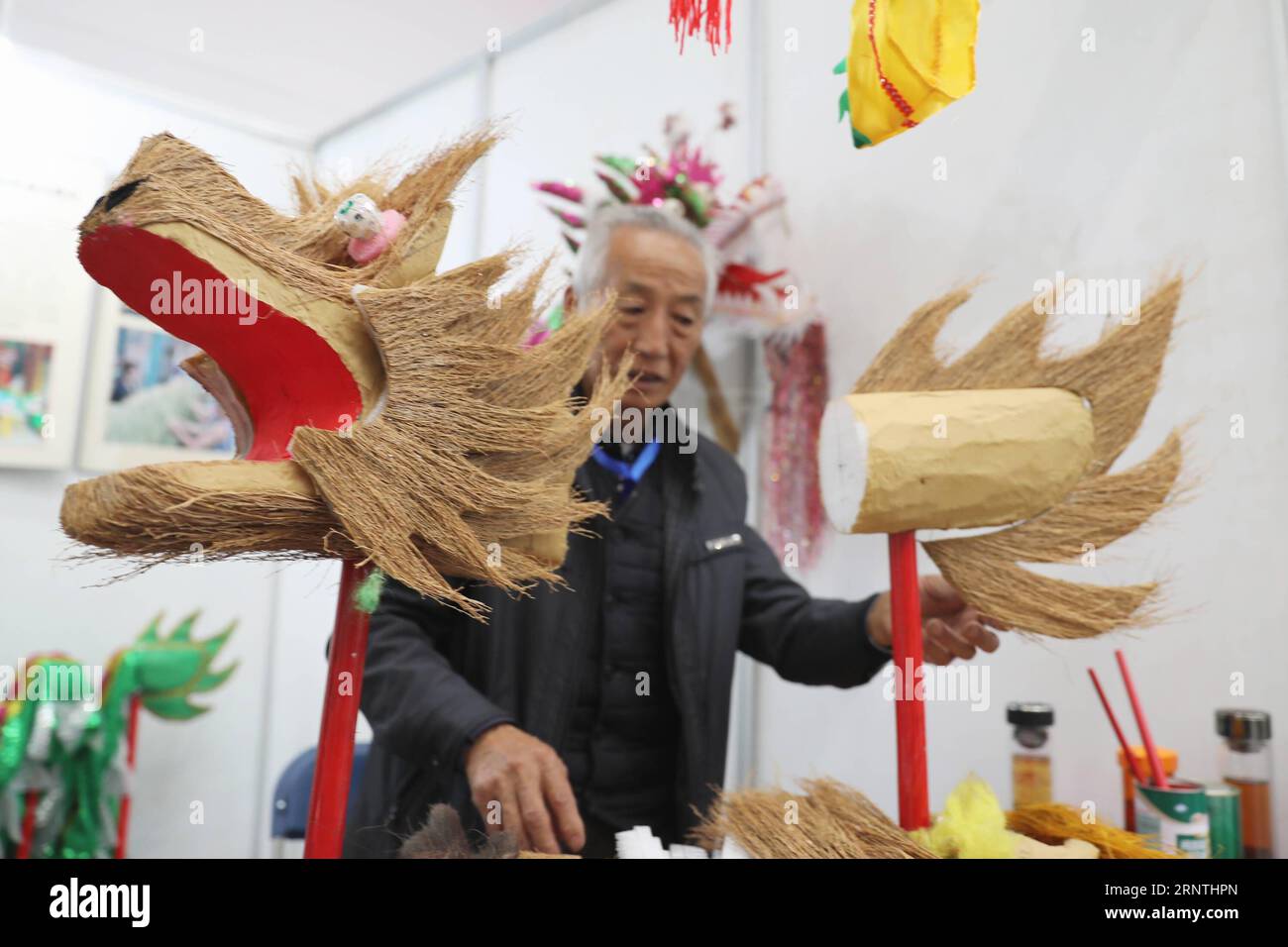 (171110) -- XI AN, Nov. 10, 2017 -- A successor displays stage property of dragon dance during a traditional handicrafts exhibition in Xi an, northwest China s Shaanxi Province, Nov. 10, 2017. Over 100 successors of intangible cultural heritages and folk handicraftsmen displayed their skills and interacted with visitors at the exhibition that kicked off on Friday. )(mcg) CHINA-XI AN-TRADITIONAL HANDICRAFTS EXHIBITION (CN) ChenxChangqi PUBLICATIONxNOTxINxCHN Stock Photo