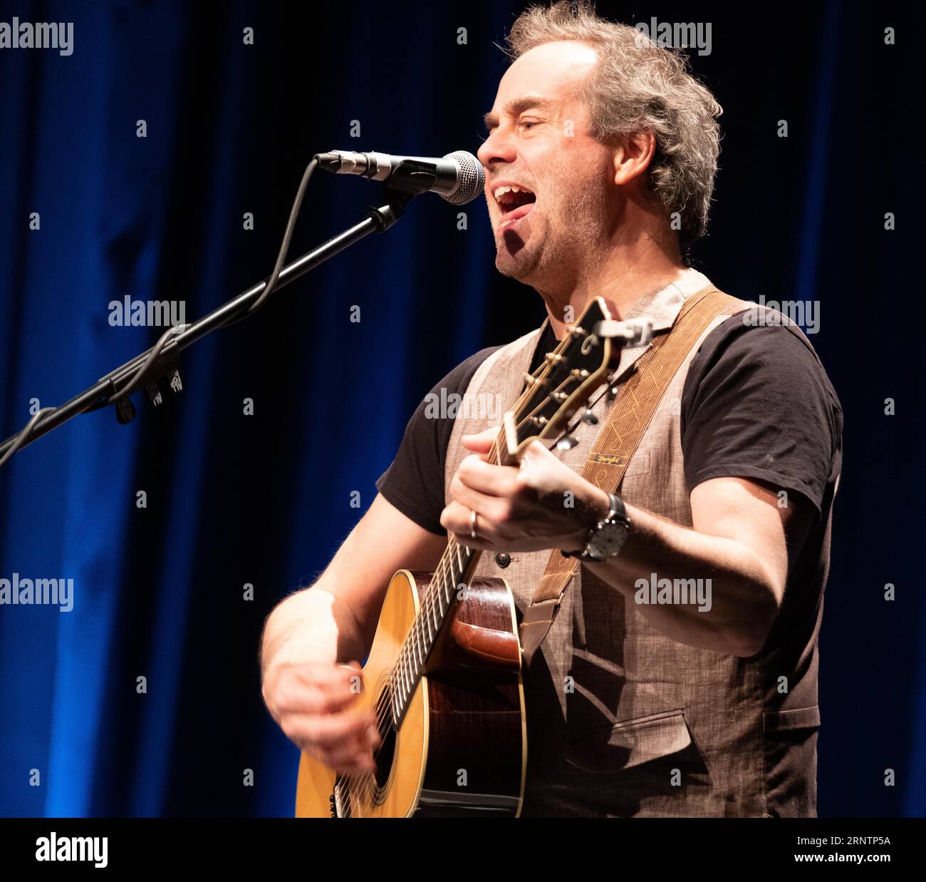 Frontmen. Mick Wilson Member of the Band 10cc performing in Schwäbisch ...