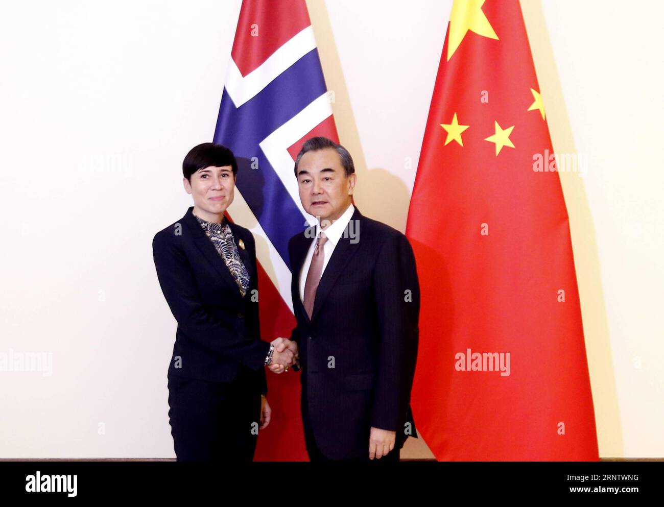 (171120) -- NAY PYI TAW, Nov. 20, 2017 -- Chinese Foreign Minister Wang Yi (R) shakes hands with Norwegian Minister of Foreign Affairs Ine Eriksen Soreide on the sidelines of the 13th Asia-Europe Meeting (ASEM) foreign ministers meeting in Nay Pyi Taw, Myanmar, on Nov. 20, 2017. ) MYANMAR-NAY PYI TAW-ASEM FMM 13 UxAung PUBLICATIONxNOTxINxCHN Stock Photo