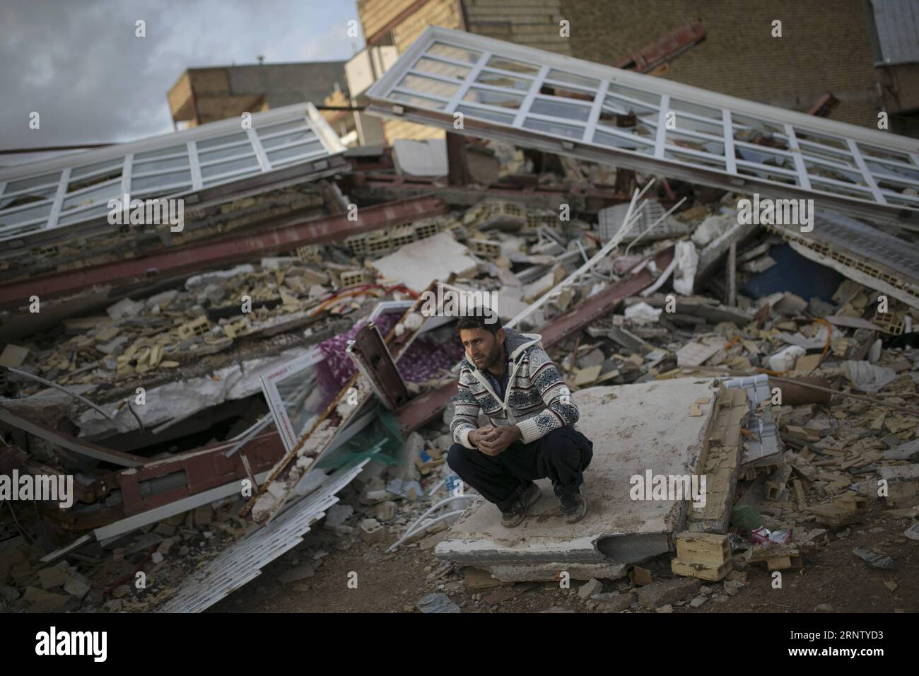Iran iraq earthquake 2017 hi-res stock photography and images - Alamy