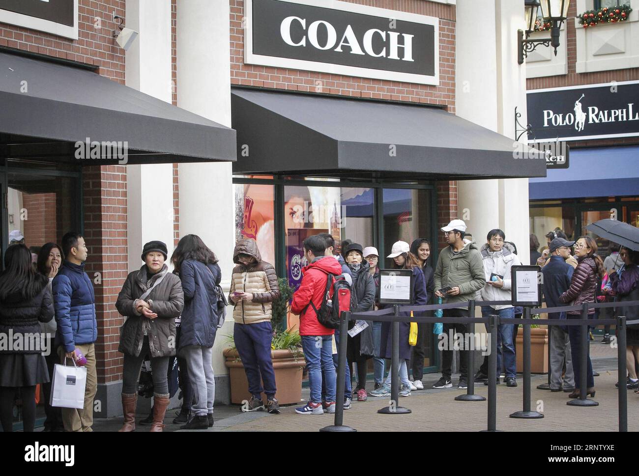 Annual black friday event hi-res stock photography and images - Alamy