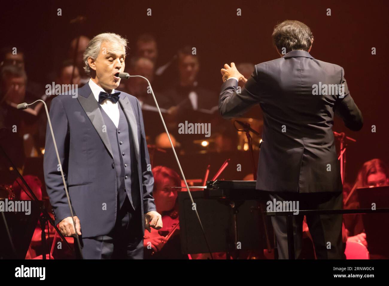 (171125) -- BUDAPEST, Nov. 25, 2017 -- Italian blind opera singer Andrea Bocelli (L) sings during his concert at Papp Laszlo Sports Arena in Budapest, Hungary, on Nov. 25, 2017. ) HUNGARY-BUDAPEST-ITALY-ANDREA BOCELLI-CONCERT AttilaxVolgyi PUBLICATIONxNOTxINxCHN Stock Photo