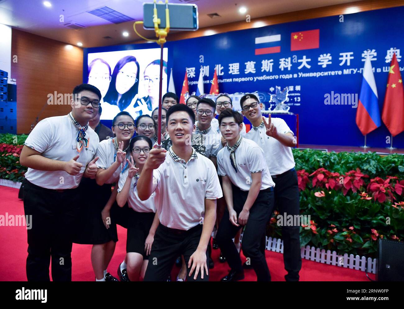 (171126) -- BEIJING, Nov. 26, 2017 -- Students take group photos at a new semester opening ceremony of Shenzhen MSU-BIT University in Shenzhen, south China s Guangdong Province, Sept. 13, 2017. As one of China s first special economic zones, Shenzhen has evolved from a tiny fishing village into a vast metropolis. It is also a high-tech hub in China. )(wsw)(zt) CHINA-GUANGDONG-SHENZHEN-VITALITY(CN) MaoxSiqian PUBLICATIONxNOTxINxCHN Stock Photo