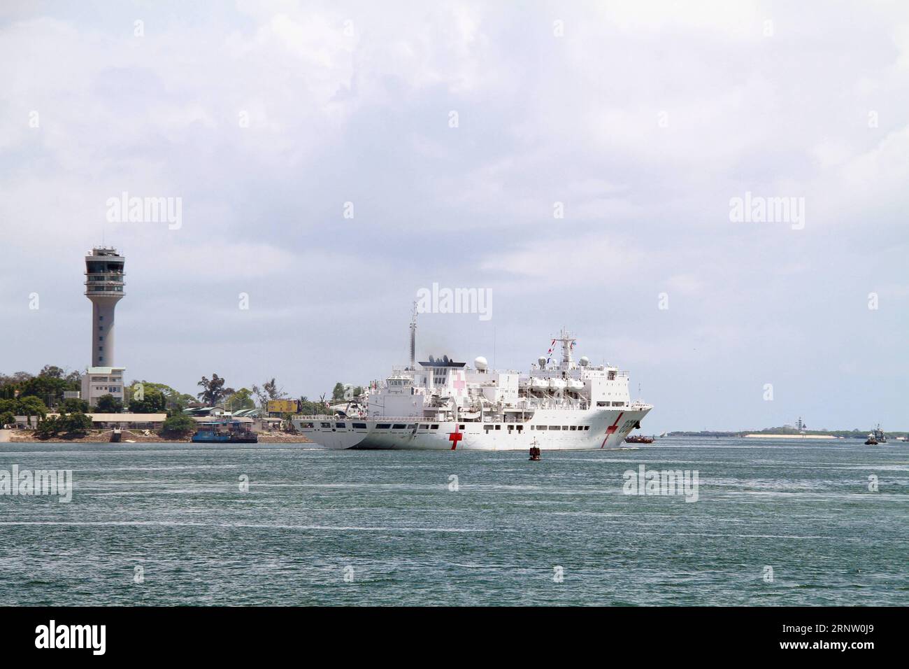 (171126) -- DAR ES SALAAM, Nov. 26, 2017 -- Chinese hospital ship Peace Ark sails off Dar es Salaam, Tanzania, on Nov. 26, 2017. Tanzanian President John Magufuli on Sunday thanked Chinese doctors for treating more than 6,000 patients in the Chinese naval hospital ship Peace Ark during its eight-day stay in Tanzania s Dar es Salaam. ) TANZANIA-DAR ES SALAAM-CHINESE NAVY-PEACE ARK-DEPARTURE LixSibo PUBLICATIONxNOTxINxCHN Stock Photo