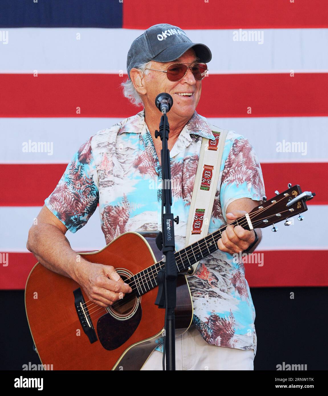 St. Petersburg, United States. 07th Nov, 2016. Singer-songwriter Jimmy Buffett performs at the Get Out The Vote campaign rally for Democratic presidential nominee Hillary Clinton at Albert Whitted Park in St. Petersburg. (Photo by Paul Hennessy/SOPA Images/Sipa USA) Credit: Sipa USA/Alamy Live News Stock Photo