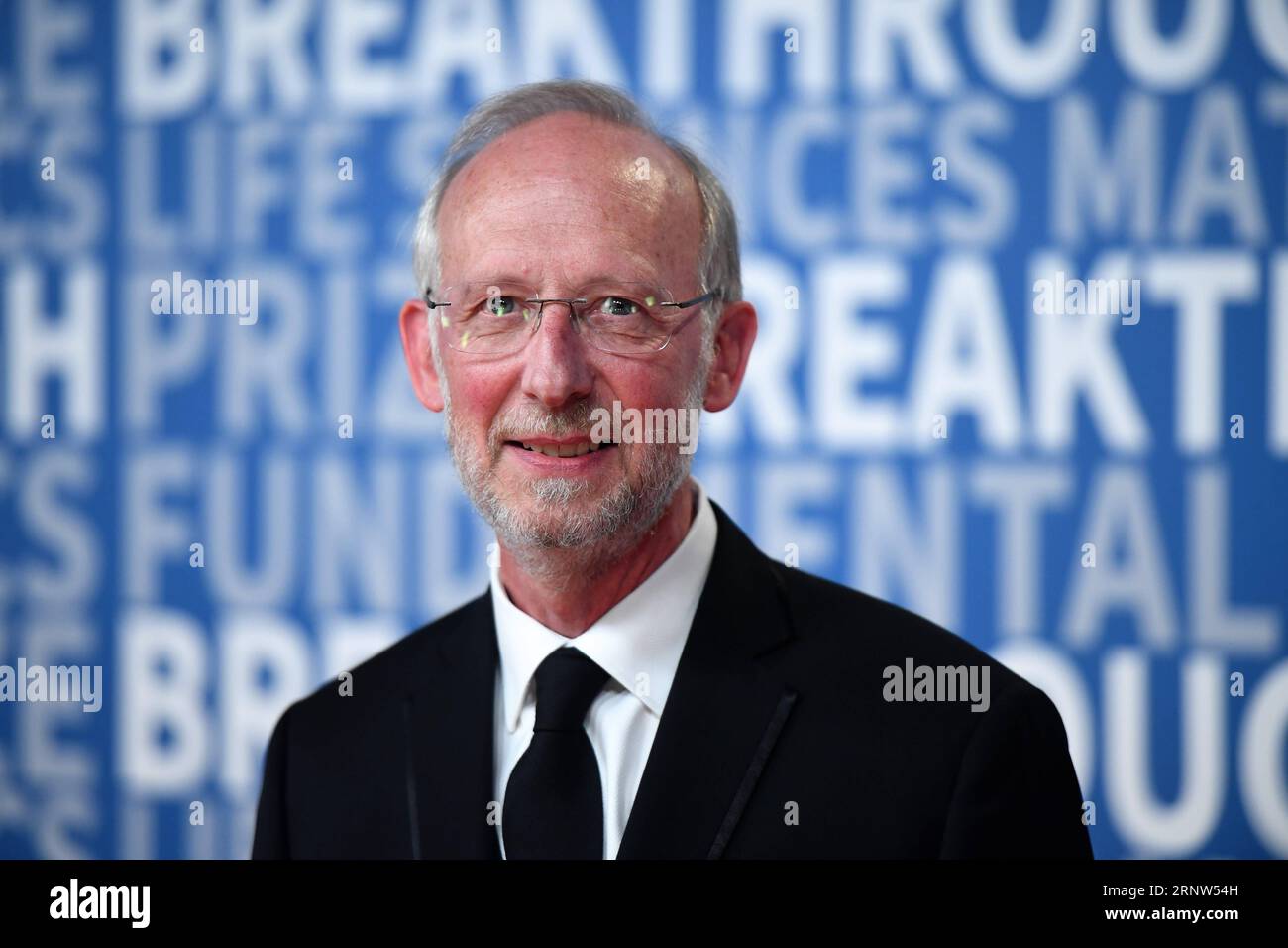 (171204) -- SAN FRANCISCO, Dec. 4, 2017 -- Don W. Cleveland from the Ludwig Institute for Cancer Research at the University of California, San Diego attends the awarding ceremony of the 2018 Breakthrough Prize in San Francisco, the United States, on Dec. 3, 2017. The Breakthrough Prize Foundation on Sunday announced here the winners of the 2018 Breakthrough Prizes in fundamental physics, life sciences and mathematics, together with several other prizes to encourage young scientists. The prize in life sciences went to Joanne Chory from the Salk Institute for Biological Studies and Howard Hughes Stock Photo