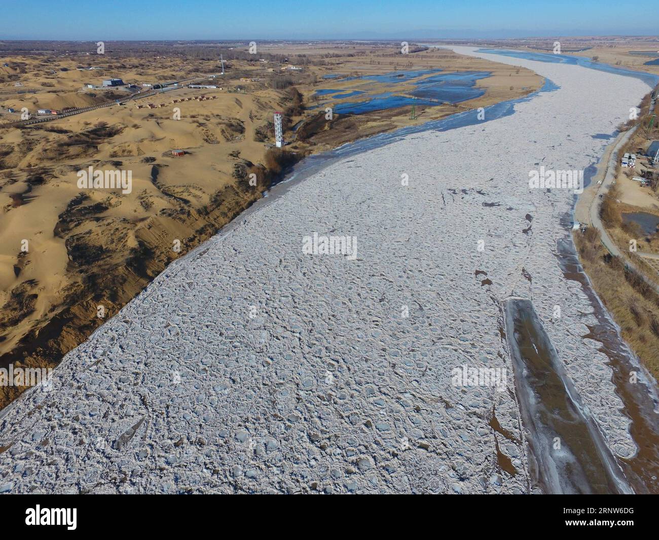(171205) -- HOHHOT, Dec. 5, 2017 -- Photo taken on Dec. 5, 2017 shows the frozen Yellow River at Togtoh section in north China s Inner Mongolia Autonomous Region. The length of frozen section of the Yellow River in Inner Mongolia has reached 139 kilometers by 4:00 p.m. Tuesday. The Yellow River Flood Control and Drought Relief Headquarters announced the beginning of the river s freeze-up period Monday. )(mcg) CHINA-YELLOW RIVER-FREEZE-UP PERIOD (CN) DengxHua PUBLICATIONxNOTxINxCHN Stock Photo