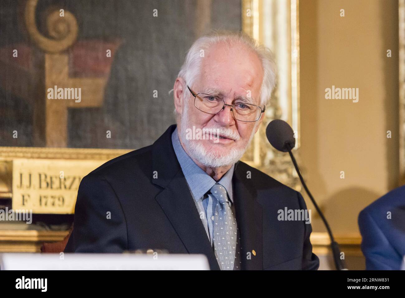 (171207) -- STOCKHOLM, Dec. 7, 2017 -- Nobel laureate in Chemistry Jacques Dubochet attends a press conference at the Royal Swedish Academy of Sciences in Stockholm, Sweden, Dec. 7, 2017. The laureates will receive the prize during an official Nobel Prize award ceremony on Dec. 10. ) (lrz) SWEDEN-STOCKHOLM-NOBEL-PRESS CONFERENCE ShixTiancheng PUBLICATIONxNOTxINxCHN Stock Photo