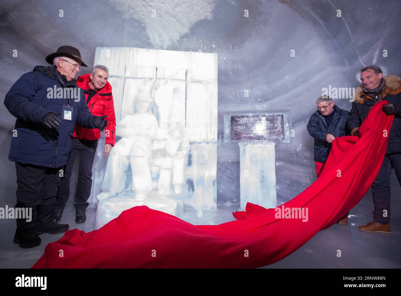 (171207) -- INTERLAKEN (SWITZERLAND), Dec. 7, 2017 -- Eugene Chaplin (1st L), son of screen legend Charlie Chaplin, and British sculptor John Doubleday (2nd R), attend the unveiling ceremony of ice sculpture of Chaplin on the Jungfraujoch saddle, near Interlaken, Switzerland, Dec. 7, 2017. The ice sculpture was made to mark the 40th anniversary of Charlie Chaplin s death. ) SWITZERLAND-INTERLAKEN-CHAPLIN-ICE SCULPTURE-UNVEILING XuxJinquan PUBLICATIONxNOTxINxCHN Stock Photo