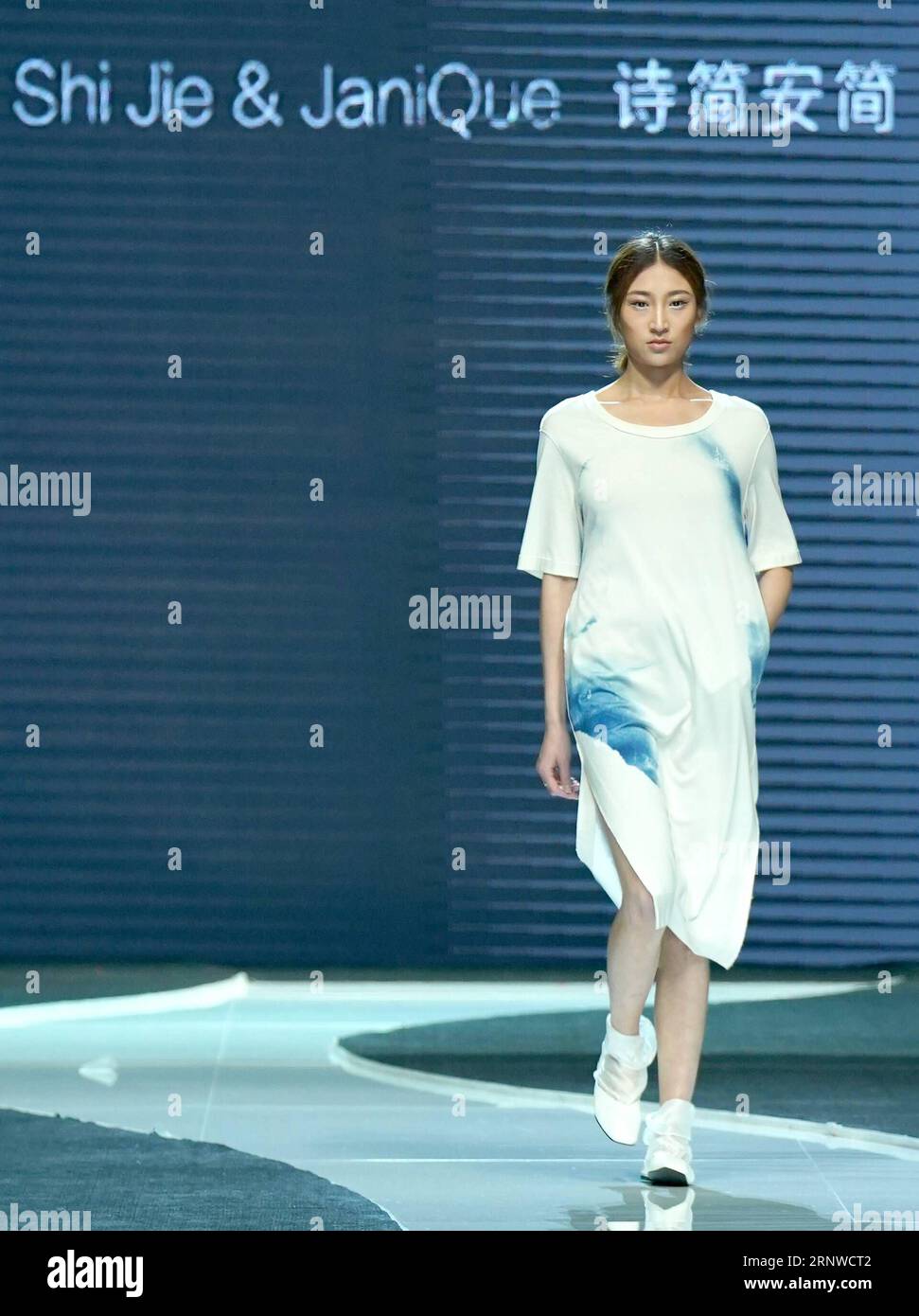 When ACME Ran Into the 2019 Wuhan Fashion Week—Fashion Combined with  Dynamic