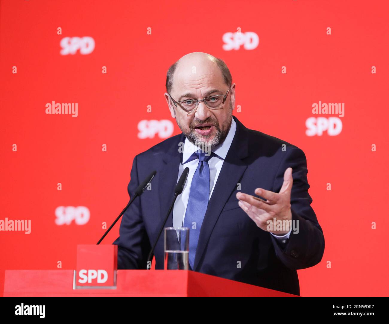 (171215) -- BERLIN, Dec. 15, 2017 -- Leader of the German Social Democrats (SPD) Martin Schulz speaks during a press conference at the headquarters of SPD in Berlin, on Dec. 15, 2017. Germany s SPD on Friday announced that it would start exploratory talks with the Conservatives Union for another grand coalition government. )(zf) GERMANY-BERLIN-SPD-GRAND COALITION-NEGOTIATIONS ShanxYuqi PUBLICATIONxNOTxINxCHN Stock Photo